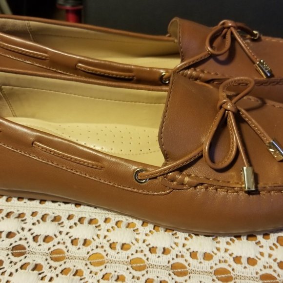 Michael Kors Sutton Moc Bow Detail Loafers - Picture 3 of 4